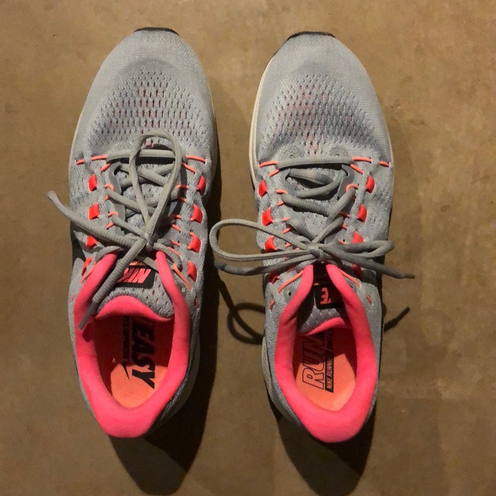 Nike Women’s Vomero Zoom Shoes Size 10.5